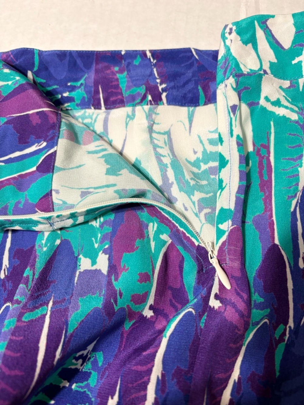 Tart Teal & Purple Printed Pleated Silk Shorts. Side Zip 4 - Picture 4 of 9